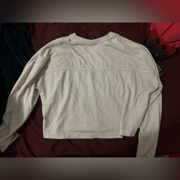 Small beige nike low crop crew long sleeve - Picture 6 of 6